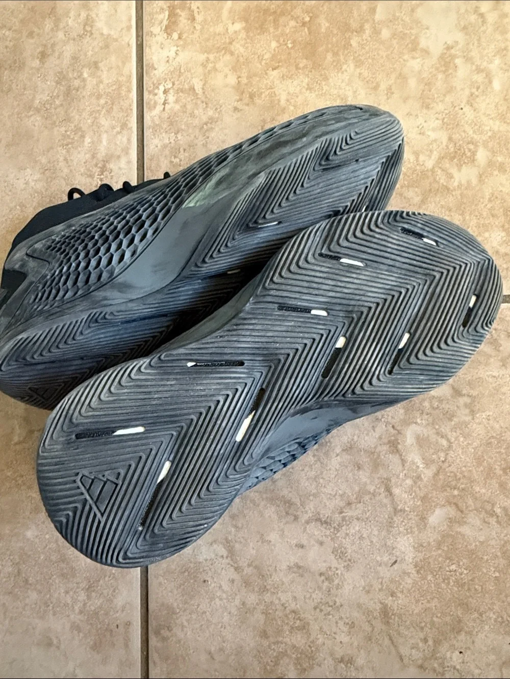 Men's AE Adidas Charcoal Cloud Basketball Shoes 11.5